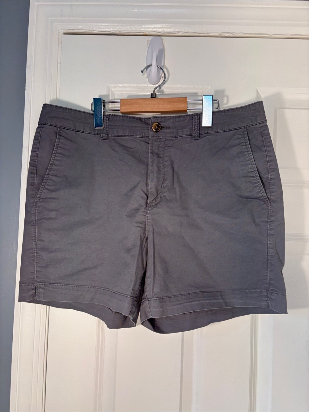 Old Navy Women’s Everyday Shorts Gray Size 12 – New Without Tags